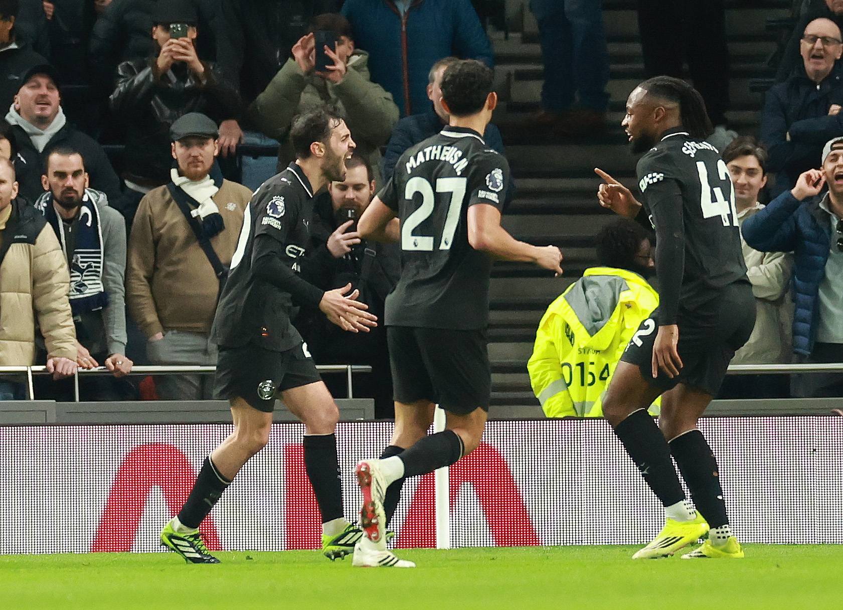 （外代二线）足球——英超联赛：热刺战平曼城